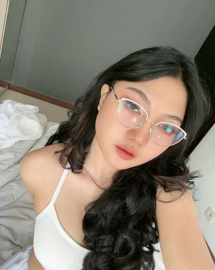 Viral Indo Terbaru Ngocok Kunam Pake Toket Miss Breewales